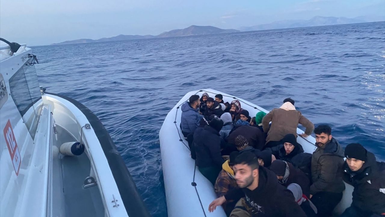 Muğla açıklarında 32 düzensiz göçmen yakalandı