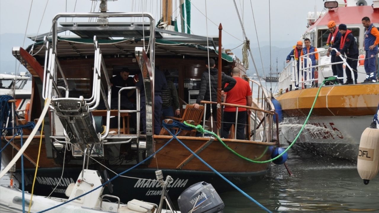 Muğla'da batma tehlikesi geçiren tekne ekiplerce kurtarıldı