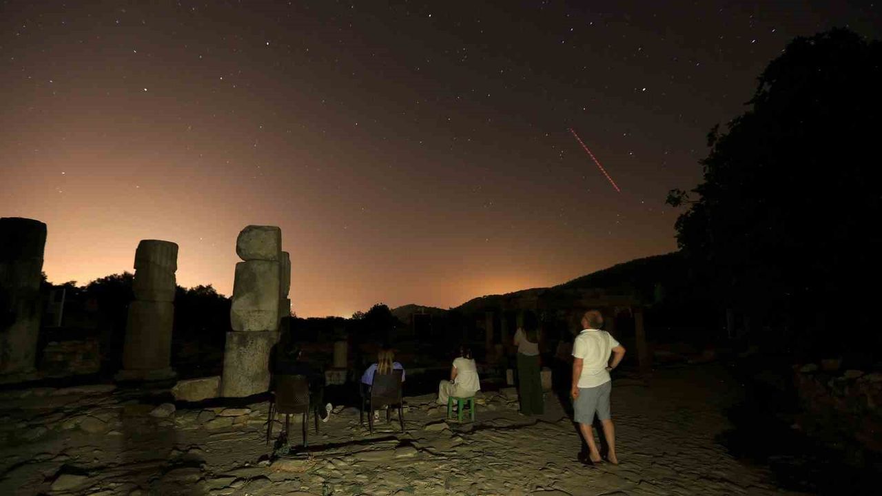 3 bin yıllık Stratonikeia antik kentinde meteor yağmuru şöleni böyle görüntülendi