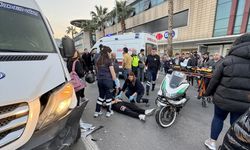 Fethiye'de minibüse çarpan motosikletteki iki kişi yaralandı