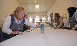 Muğla'da usta öğretici ve kursiyerler Gazze'dekiler için havlu dikiyor