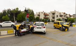 Efeler'de otomobille ticari taksinin çarpıştığı kazada 1 kişi yaralandı