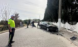 Nazilli'de aydınlatma direğine çarpan otomobilin sürücüsü yaralandı