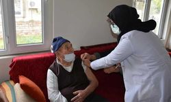 104’lük dede ve 88’lik eşi aşı oldu