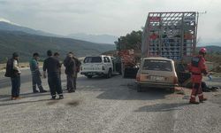 Otomobil park halindeki kamyona çarptı: 1 ölü 1 yaralı
