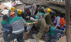 Alev savaşçıları deprem bölgesinde hayat kurtarıyor