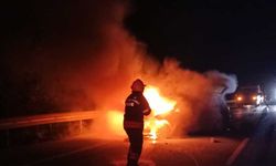 Kaza yapan araç alev topuna döndü