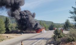 Muğla’da seyir halindeki yolcu otobüsü alev alev yandı