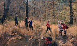 Dağda mahsur kalan turistleri AKUT kurtardı