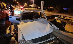 Bariyere saplanan otomobilin sürücüsü yaralandı