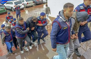 Bodrum'da gözaltına alınan 10 göçmen kaçakçılığı şüphelisinden 8'i tutuklandı
