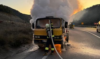 Fethiye'de akaryakıt taşıyan kamyonette çıkan yangın söndürüldü