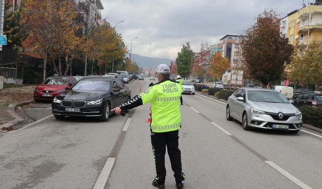 Denizli'de trafiği tehlikeye düşüren 3 sürücüye para cezası