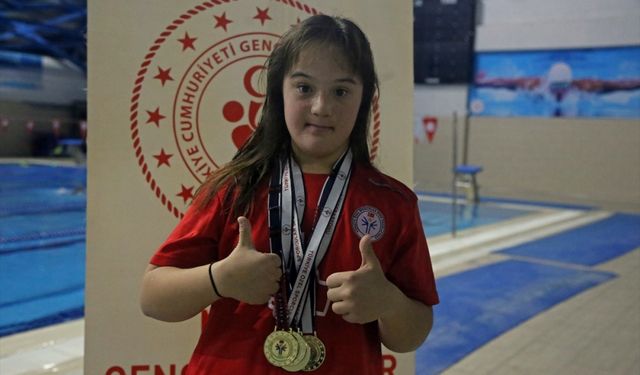 Türkiye şampiyonu down sendromlu yüzücü Elif, dünya şampiyonluğu için kulaç atacak