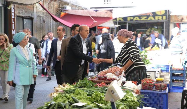 Muğla Büyükşehir Belediye Başkan adayı Ayaydın, Ortaca'da pazar yerini ziyaret etti