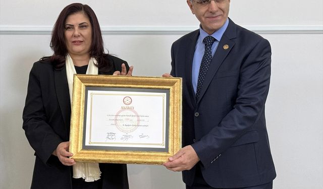 Aydın Büyükşehir Belediye Başkanı Özlem Çerçioğlu mazbatasını aldı