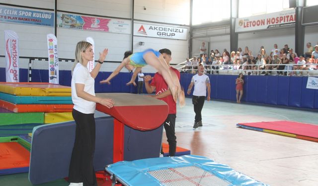 Fethiye'de Jimnastik Şenliği'nde minikler hünerlerini sergiledi