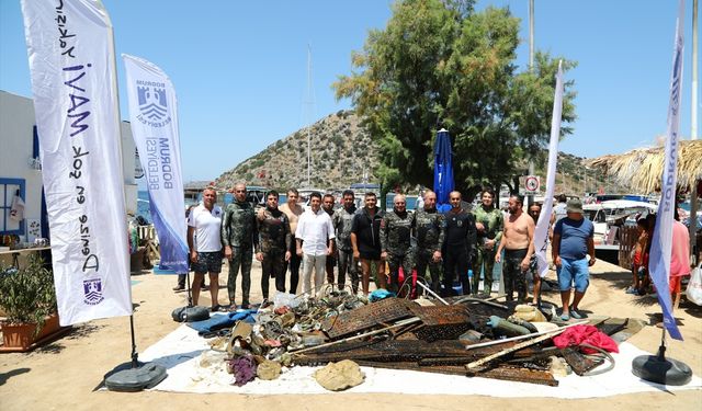 Bodrum'da dalgıçlar deniz dibinden 800 kilogram atık çıkardı