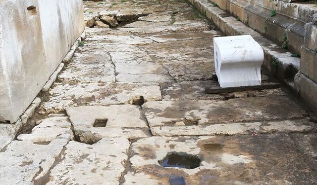 Stratonikeia'nın tiyatro kısmında da 2 bin 250 yıllık kanalizasyon sistemi bulundu