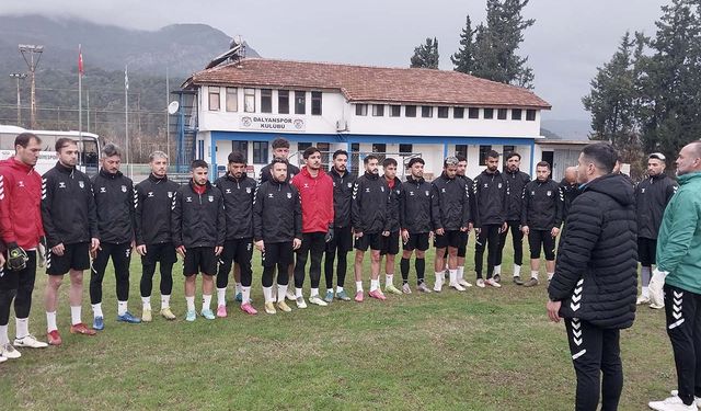 Ortaca Belediyespor, Kartalkaya’daki otel yangınında vefat edenler için saygı duruşunda bulundu