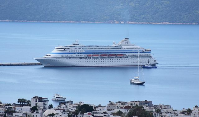 Bodrum'a sezonun ilk kruvaziyeri geldi