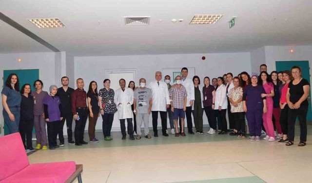 Tek kadavradan iki hastaya aynı anda böbrek nakli
