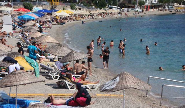 Bodrum sahilleri dolmaya başladı