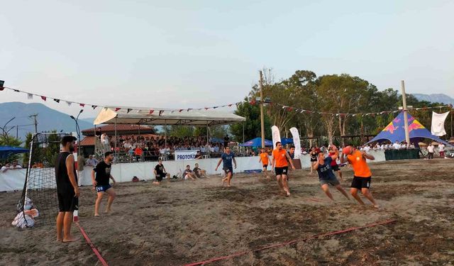 Köyceğiz’de Yaşar Sevim Plaj Hentbol Şampiyonası başladı