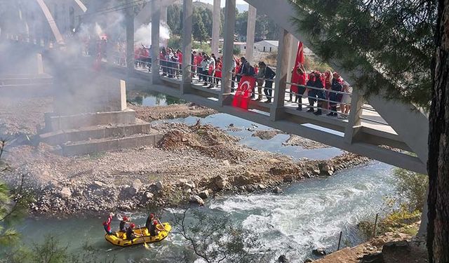Dalaman'daki tarihi Atatürk Köprüsü'nde Cumhuriyet'in 100. yıl dönümü kutlandı