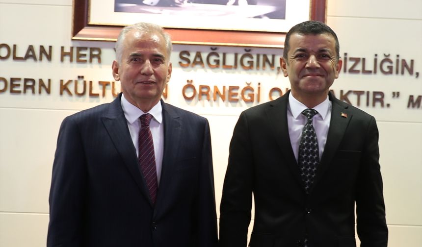 Denizli Büyükşehir Belediye Başkanı seçilen Çavuşoğlu görevi devraldı