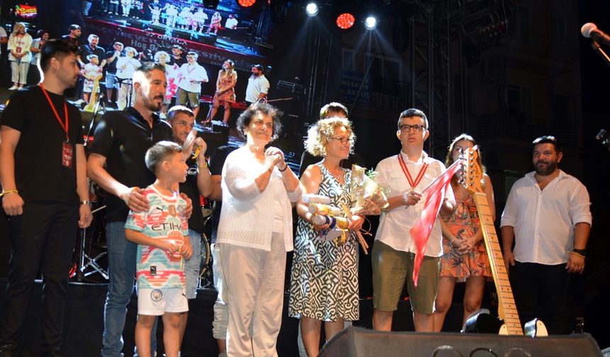 Ortaca Tarım, Çevre ve Turizm Festivali'nde otizmli sanatçı Yıldırım sahne aldı