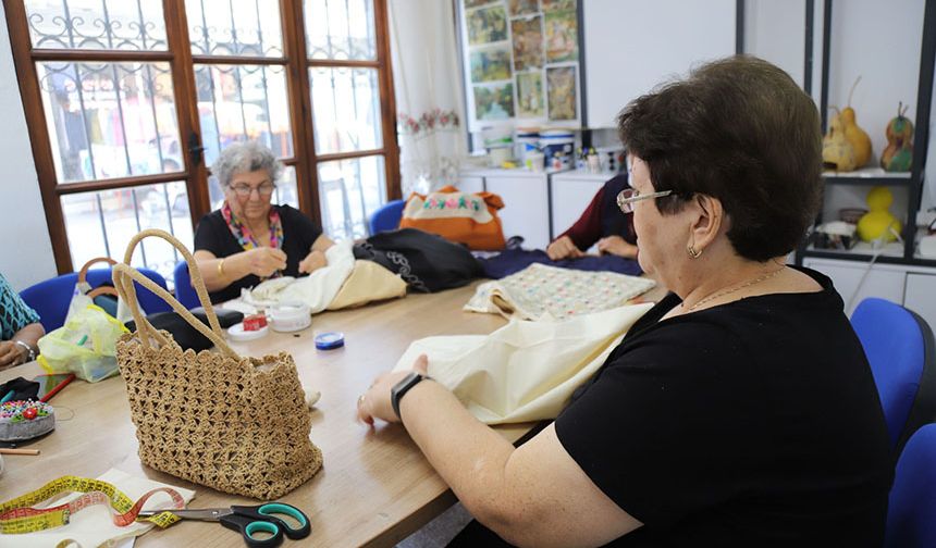 Muğla'da 100 Yaş Evi sakinleri eski eşyaları yeniliyor