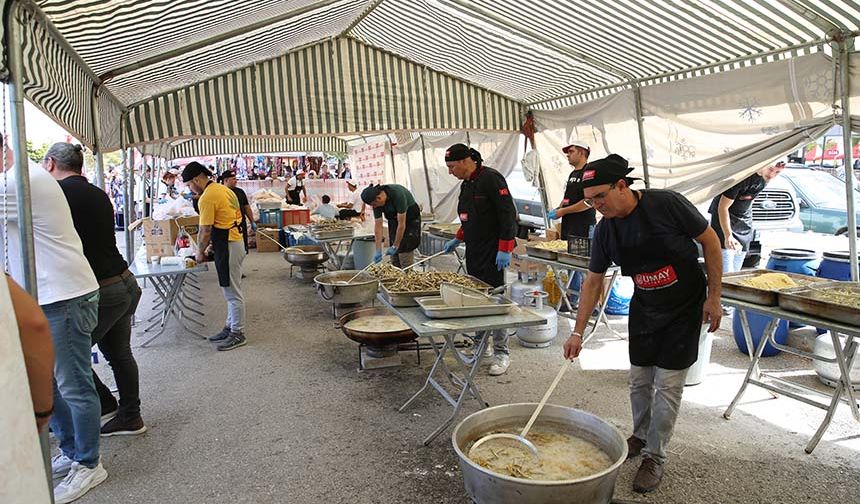 Denizli'de Hamsi Festivali'nde yaklaşık 5 ton balık pişirildi