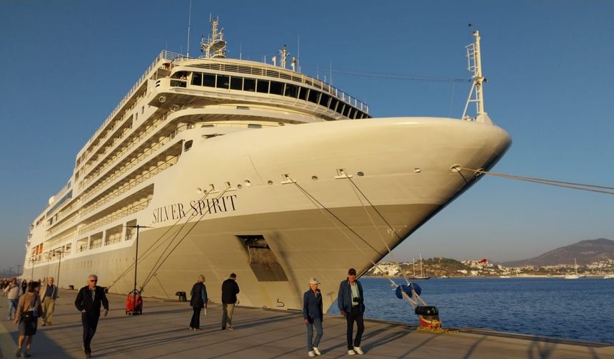 Bodrum'a sezonun son kruvaziyeriyle 507 yolcu geldi