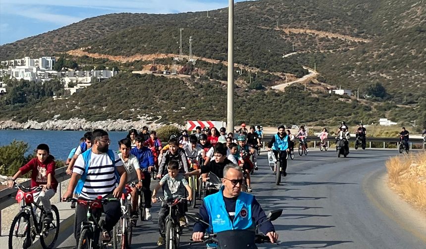 Bodrum'da pedallar cami sevgisiyle çevrildi