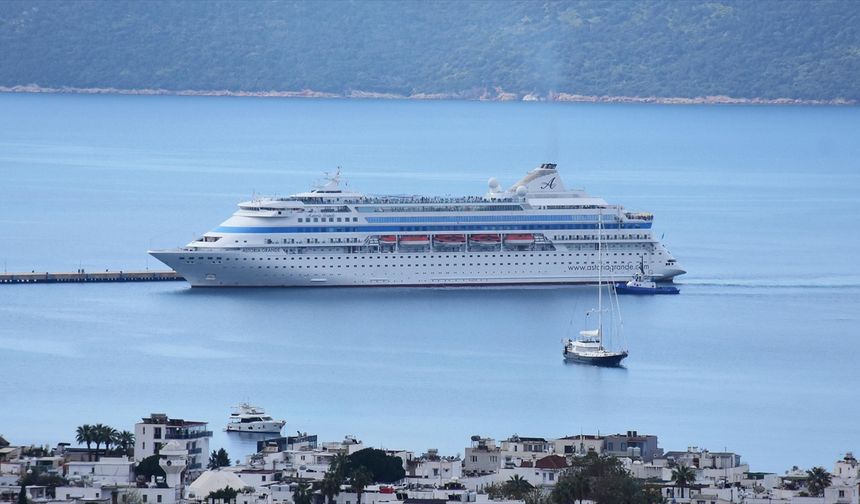 Bodrum'a sezonun ilk kruvaziyeri geldi