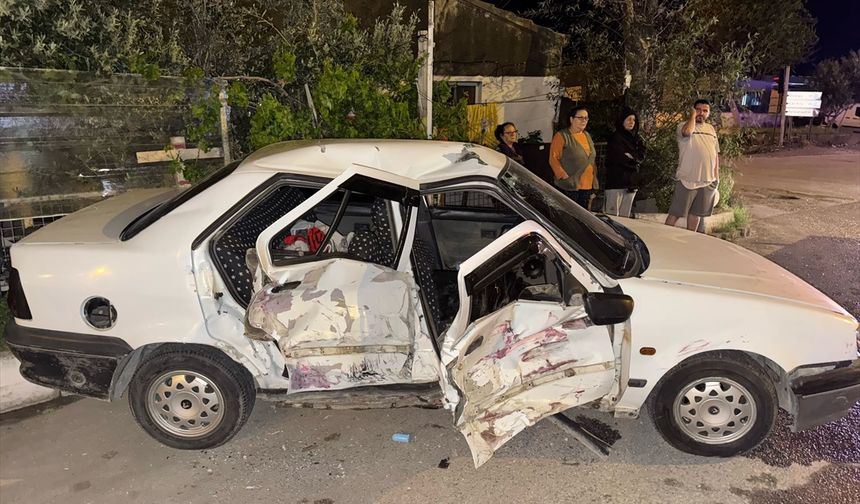Söke'de iki otomobilin çarpıştığı kazada 3 kişi yaralandı