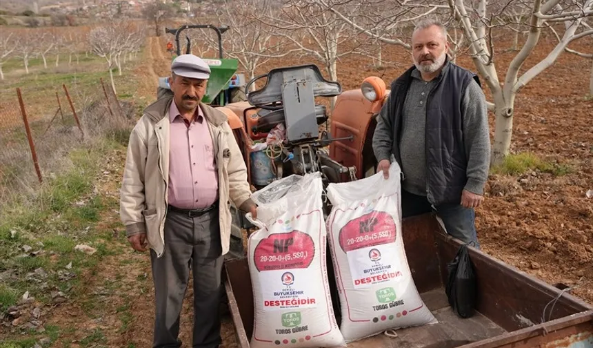 Denizli’de çiftçinin yüzü Büyükşehirle gülüyor