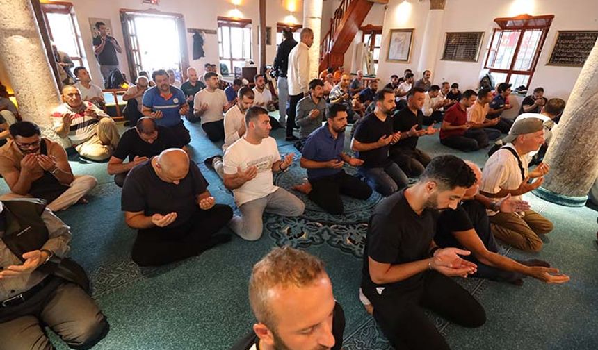 Cuma namazı sonrası camilerde yağmur dua yapıldı