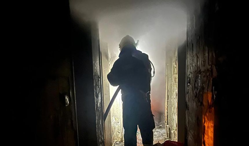 Evde çıkan yangında 2 çocuk yaralandı