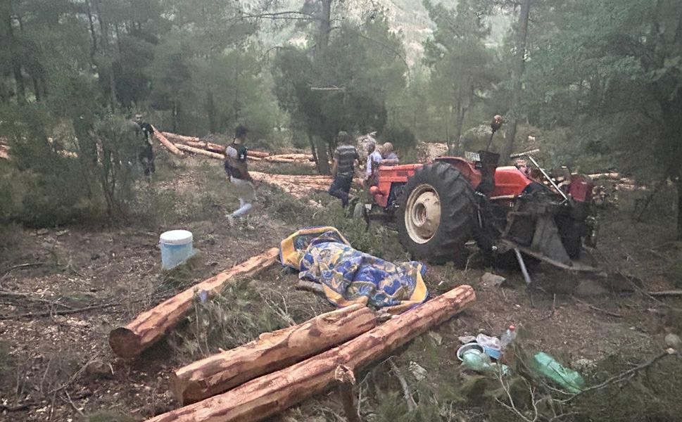Köyceğiz'de devrilen traktörün altında kalan sürücü hayatını kaybetti